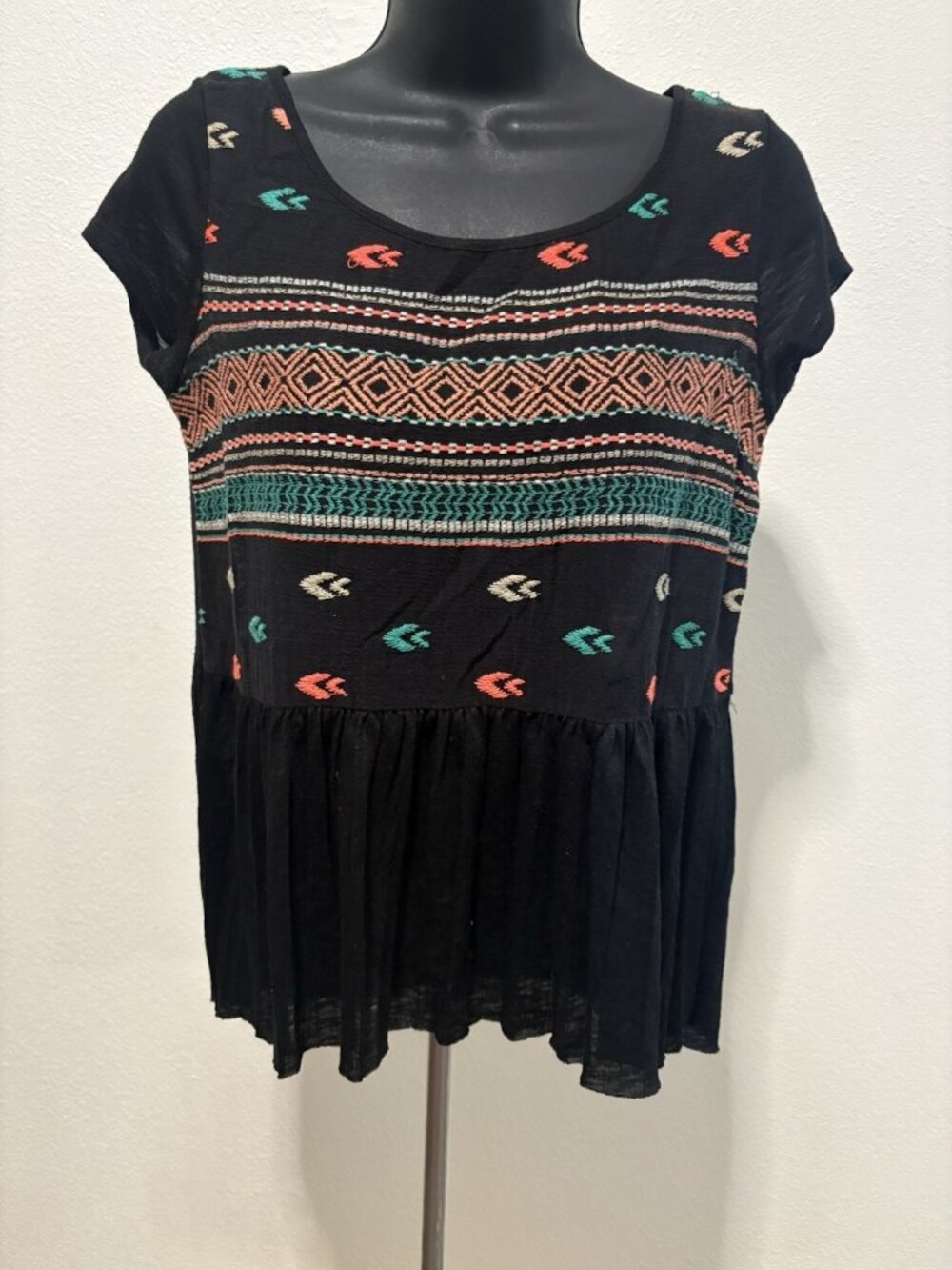 American Eagle Southwest Aztec Top Blouse Women Small S Round Neck Black